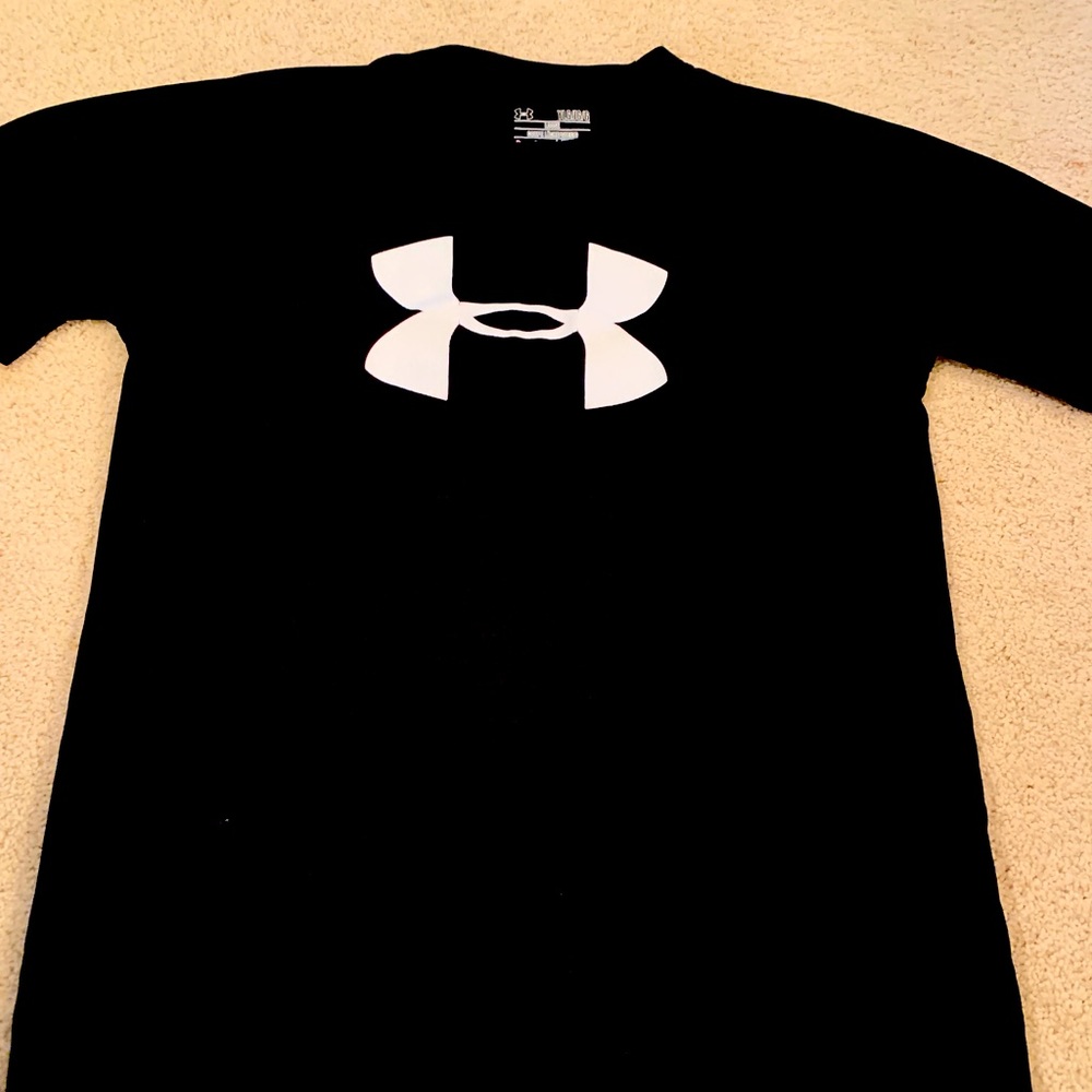 Boys Under Armour short sleeve athletic T-shirt